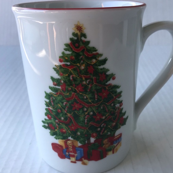 Set Of 2 Christmas Tree Mugs By Holiday Time 11 Oz. NWOT - Picture 3 of 8